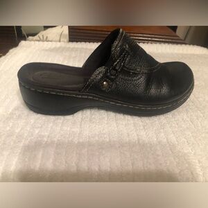 Clark’s Women’s Black Leather Mules